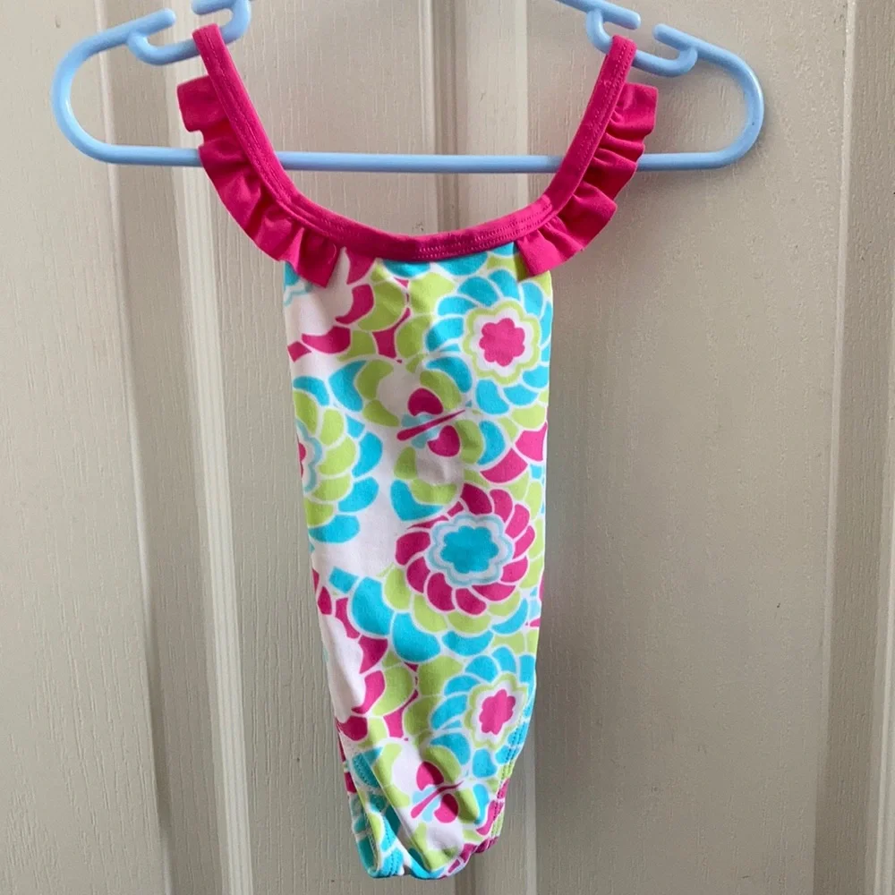 FINAL MARKDOWN Little girls swimsuit medium 18-23 pounds